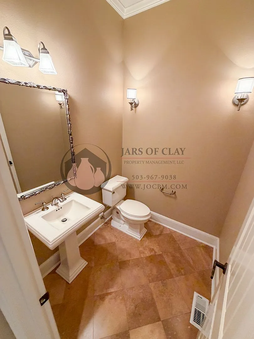 Luxurious Woodburn Residence | Main-Floor Primary Suite & Butler's Pantry — Photo 3