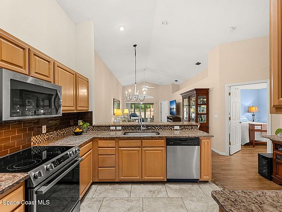 3rd image of 5523 Cord Grass Ln