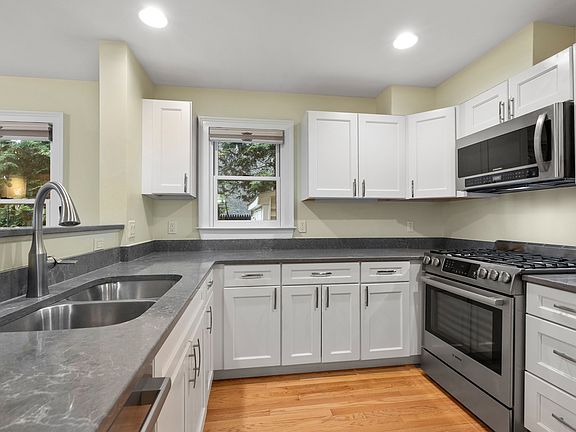 5th image of 10 Eustis St