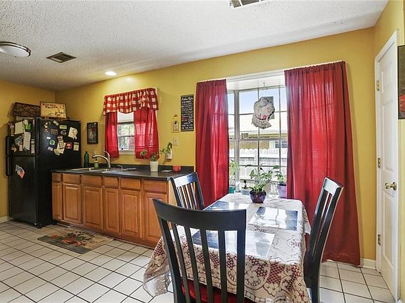 4th image of 4881 Chantilly Dr