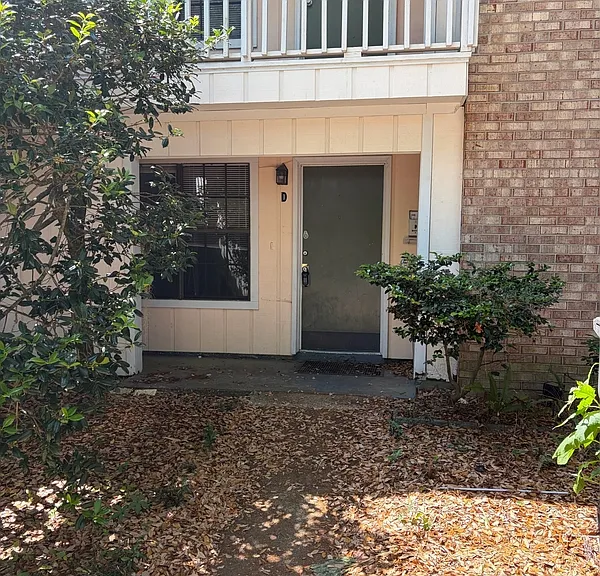 220 Atkinson Dr #D — Photo 2