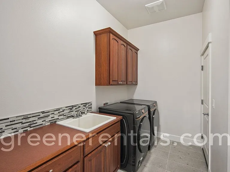 9016 Merrill Ct NE — Photo 15