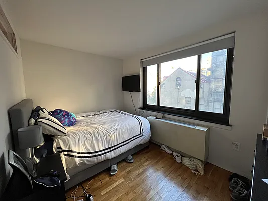 Rented by AZ REALTY NYC LLC | media 21