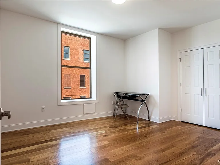 221 Elizabeth St #1 — Photo 8