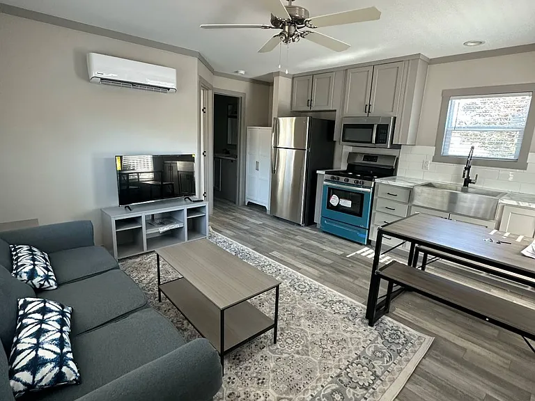 9 La Posada Dr — Photo 3