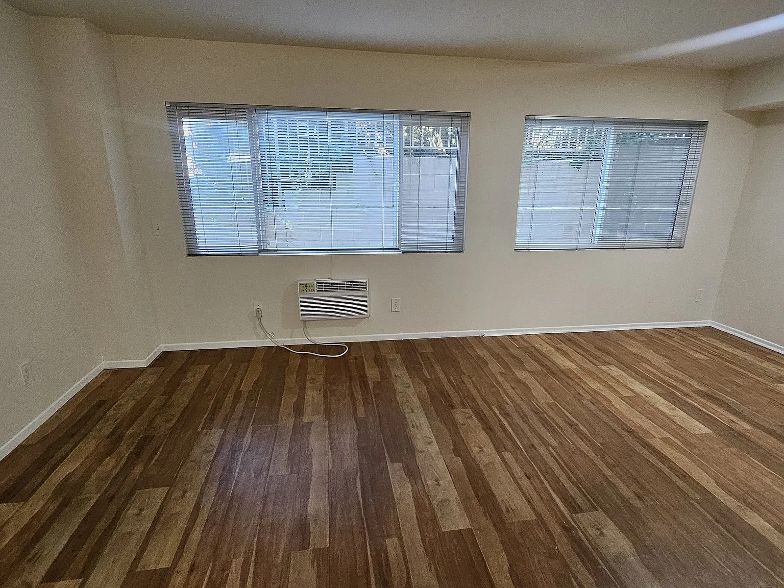 2 bed, 700 sqft, $2,350 — Photo 3