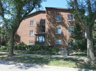 930 Perrie Dr Unit 203, Elk Grove Village, IL 60007