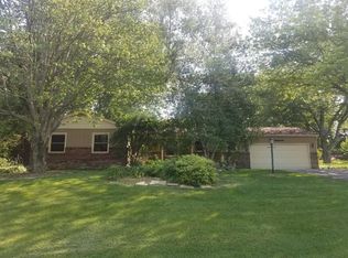 24069 Hillcrest Dr, Sterling, IL 61081