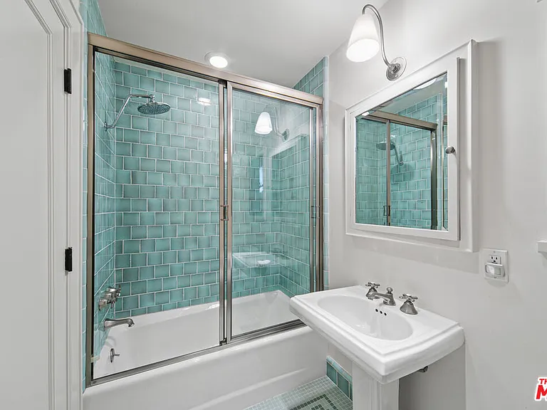 24542 Malibu Rd — Photo 8