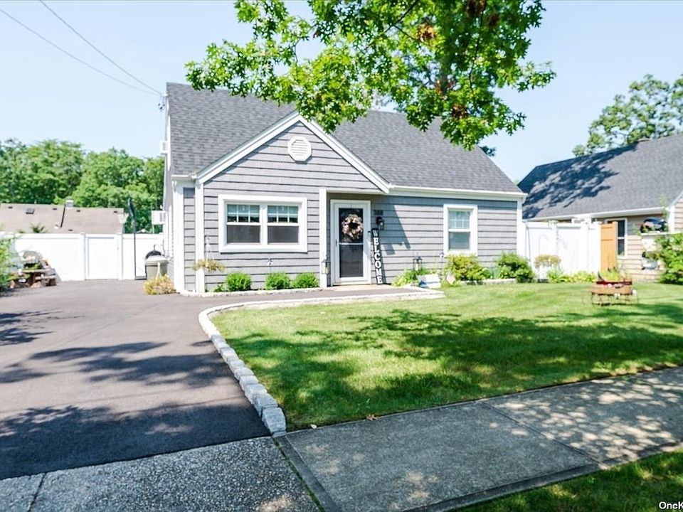 1st image of 388 Seaford Ave