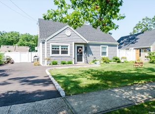 388 Seaford Ave, Massapequa, NY 11758