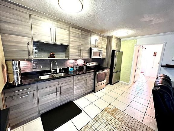 3rd image of 30 S J St APT 9