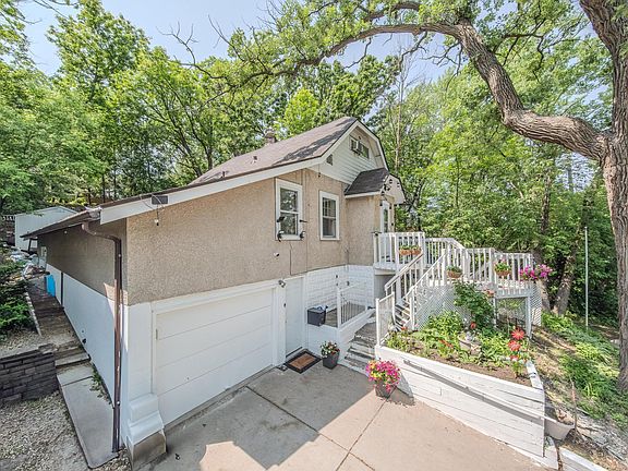 4th image of 2394 Valentine Ave