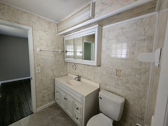3rd image of 942 S Weyant Ave #944