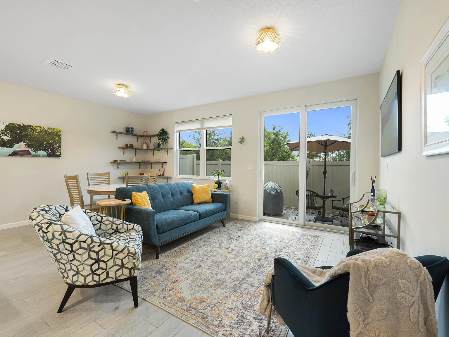 3 bed, 2.5 bath, 1475 sqft, $3,250 — Photo 2