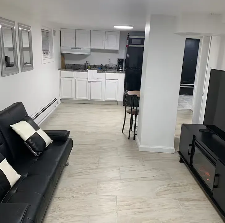 445 Fern Pl #BASEMENT