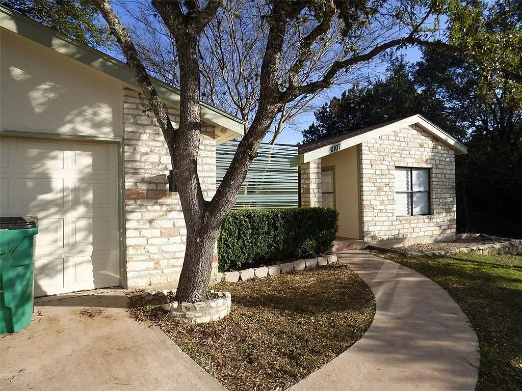 Building Photo - 6107 La Mesa St