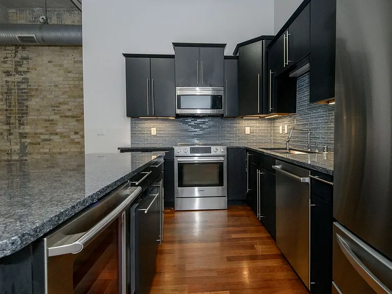 239 E Chicago St #307 — Photo 7
