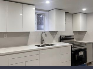 2491 Donnavale Dr #2, Mississauga, ON L5A2M9