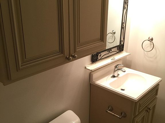5th image of 776 Fuller St #1