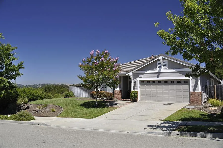 25662 Crestfield Cir photo 1