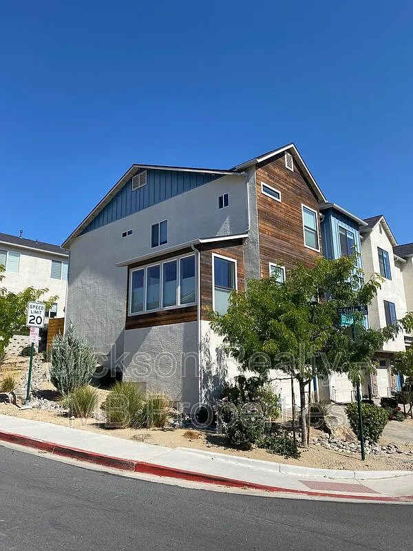 3 bed, 2.5 bath, 1882 sqft, $3,400 — Photo 3