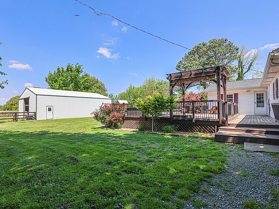 3rd image of 5421 Metropolis Lake Rd