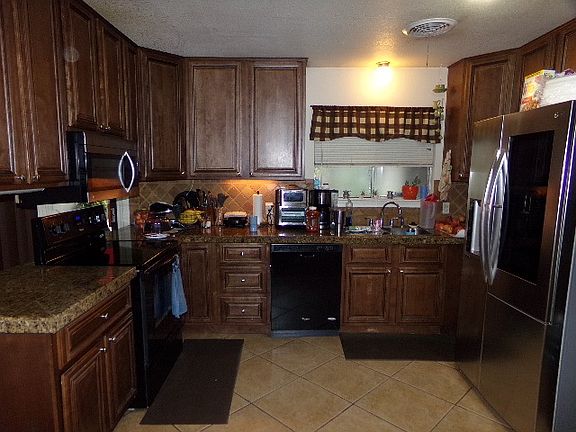 3rd image of 2325 Monterrey Dr