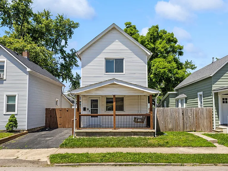 122 E Woodrow Ave — Photo 1