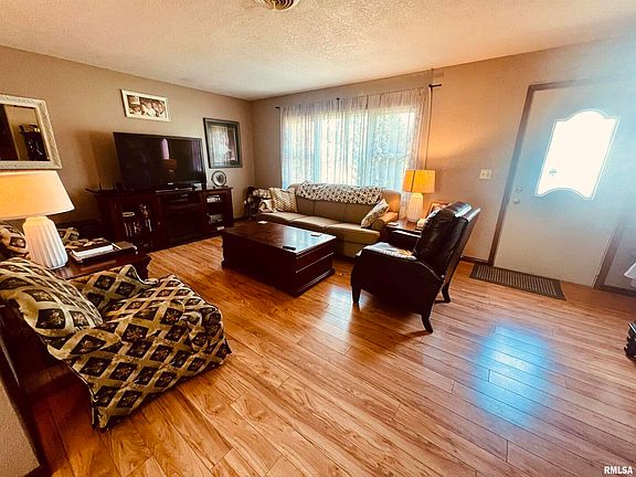 5th image of 6097 E Dayton Dr
