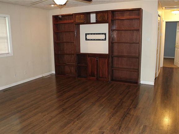 2nd image of 617 Crescent Dr