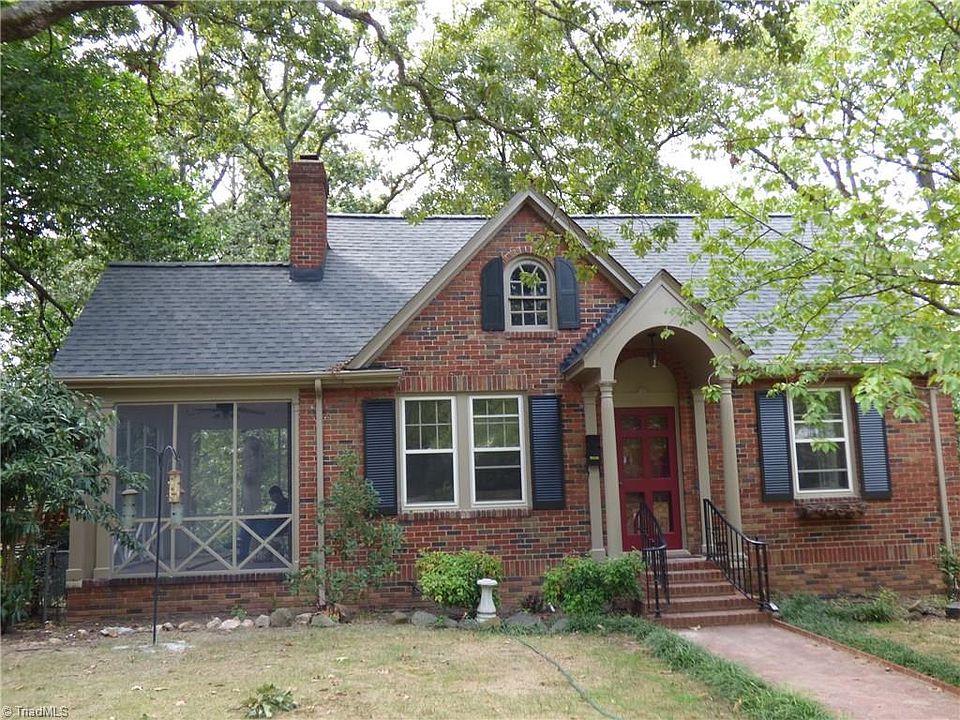 2nd image of 202 Waverly Way