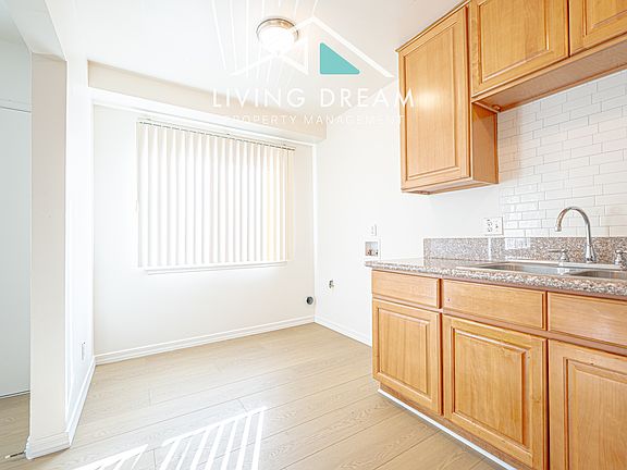 Kitchen & Dining