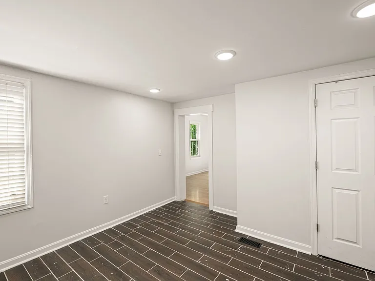 100 E Liberty St — Photo 8