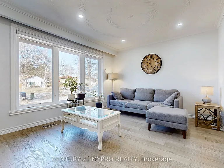 56 Bailey Cres #MAIN — Photo 4
