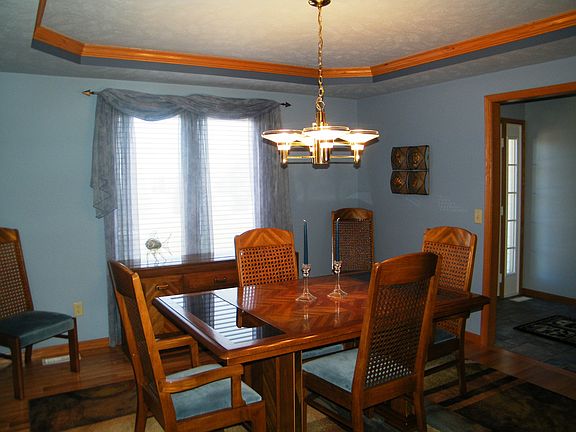 DINING ROOM-FOYER VIEW
