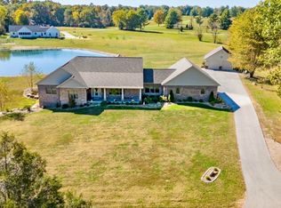9482 S Sally Dr, Huntingburg, IN 47542