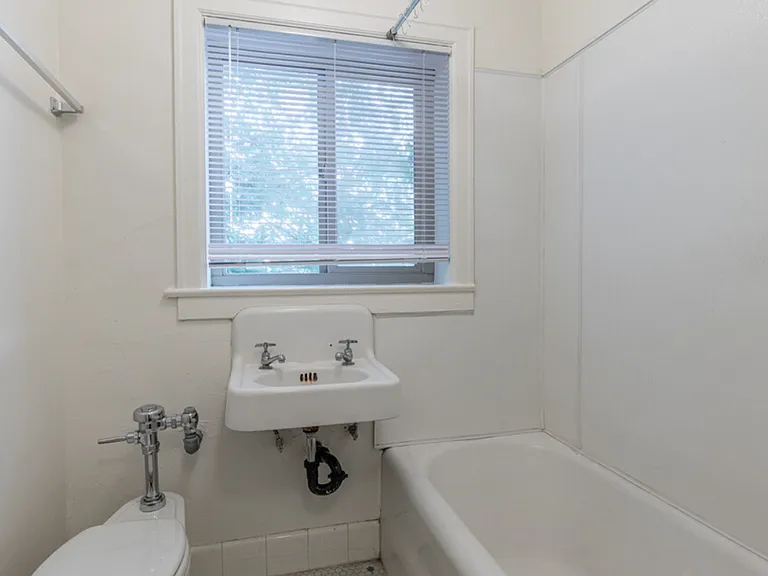 Chapman Court Aparments — Photo 23