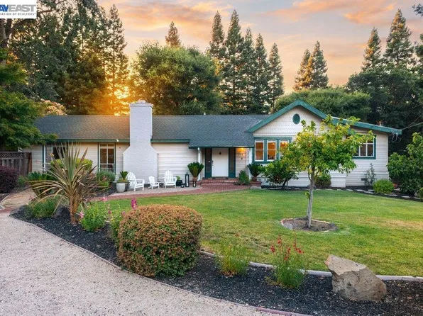 208 South Ave, Alamo, CA 94507