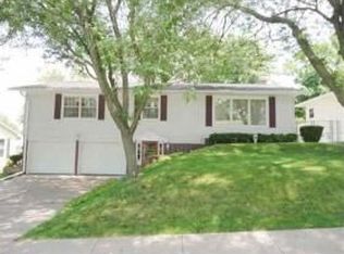2817 Volquardsen Ave, Davenport, IA 52804