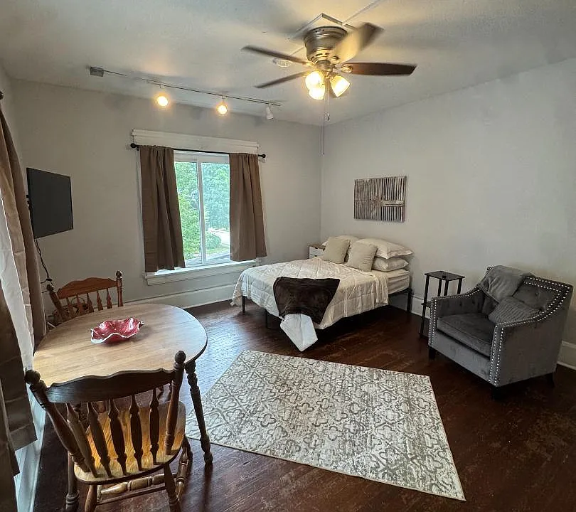 602 E Grove St #2B