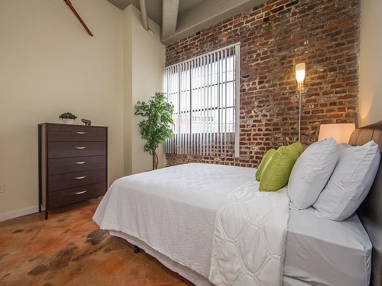 District Square Apartments — Photo 8