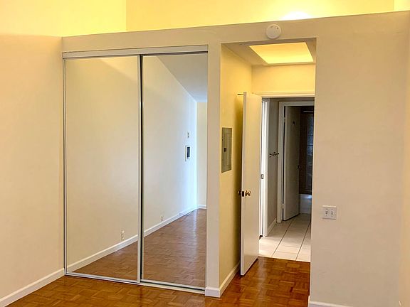 2nd image of 1885 Diamond St #303