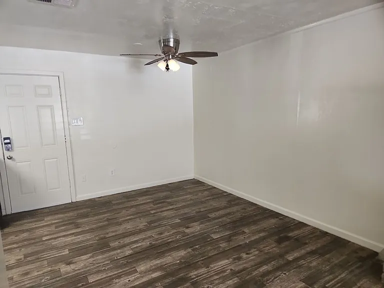 2918 W Missouri Ave — Photo 4