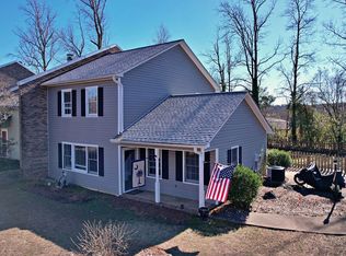 14002 E Camelia Ln, Seneca, SC 29678