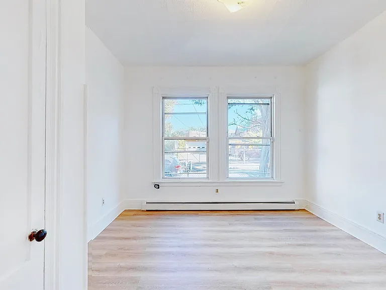 382-384 Crown St #1 — Photo 14