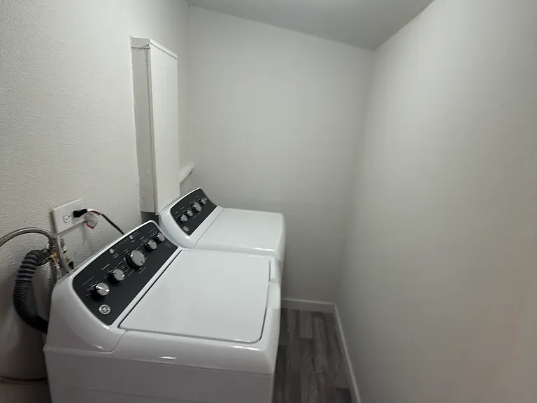 1610 N Walnut St — Photo 8
