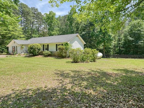 4th image of 367 Bradshaw Ln