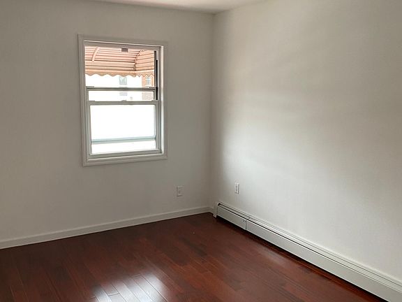 4th image of 11153 43rd Ave Room 2