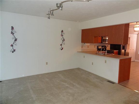 4th image of 235 Mountain Dr